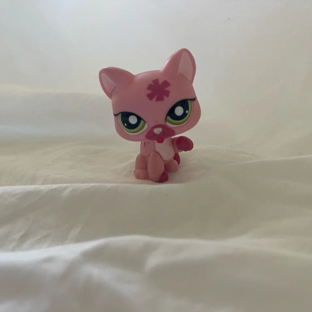 Littlest Pet Shop LPS #1846 KITTY CAT Licking Paw Hasbro Olive Green Eyes Flower